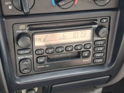 Used 2004 Toyota Tacoma 2WD Xtracab image 16