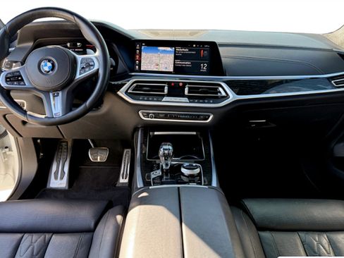 Used 2022 BMW X7 M50i image 12