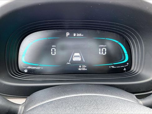 Used 2023 Hyundai Venue SEL image 25