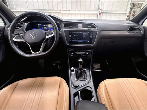 Used 2023 Volkswagen Tiguan SE w/ Panoramic Sunroof Package AWD/4WD image 10