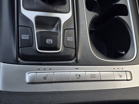Used 2023 Kia Carnival LX FWD image 22