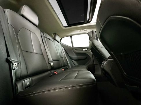 Used 2025 Volvo XC40 B5 Core w/ Climate Package image 26