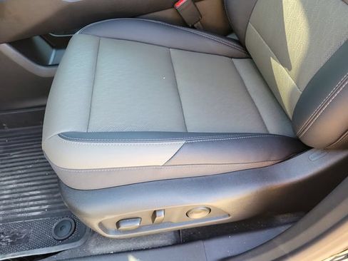 Used 2026 Chevrolet Equinox LT w/ Convenience Package II FWD image 11