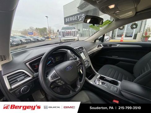 Used 2018 Ford Fusion SE w/ Fusion SE Technology Package image 12