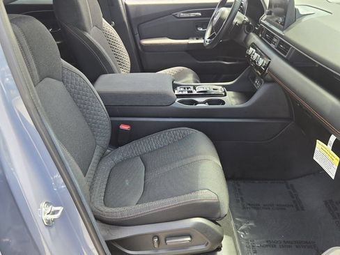 Certified 2025 Honda Pilot Sport image 17