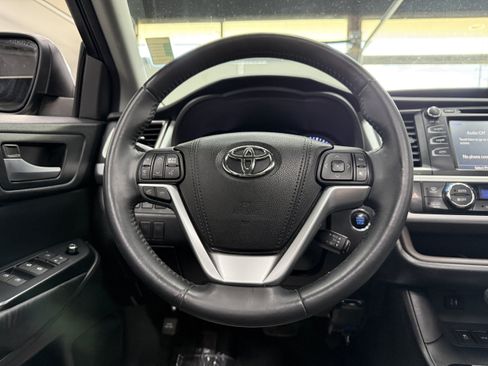Used 2016 Toyota Highlander XLE AWD/4WD image 14