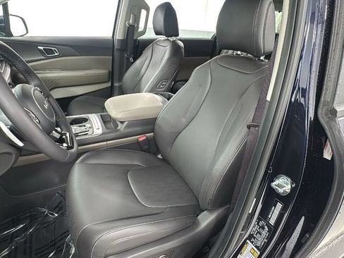 New 2026 Kia Carnival EX image 10