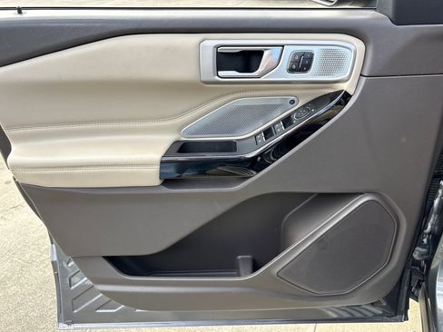 Used 2021 Ford Explorer Platinum w/ Equipment Group 601A image 16