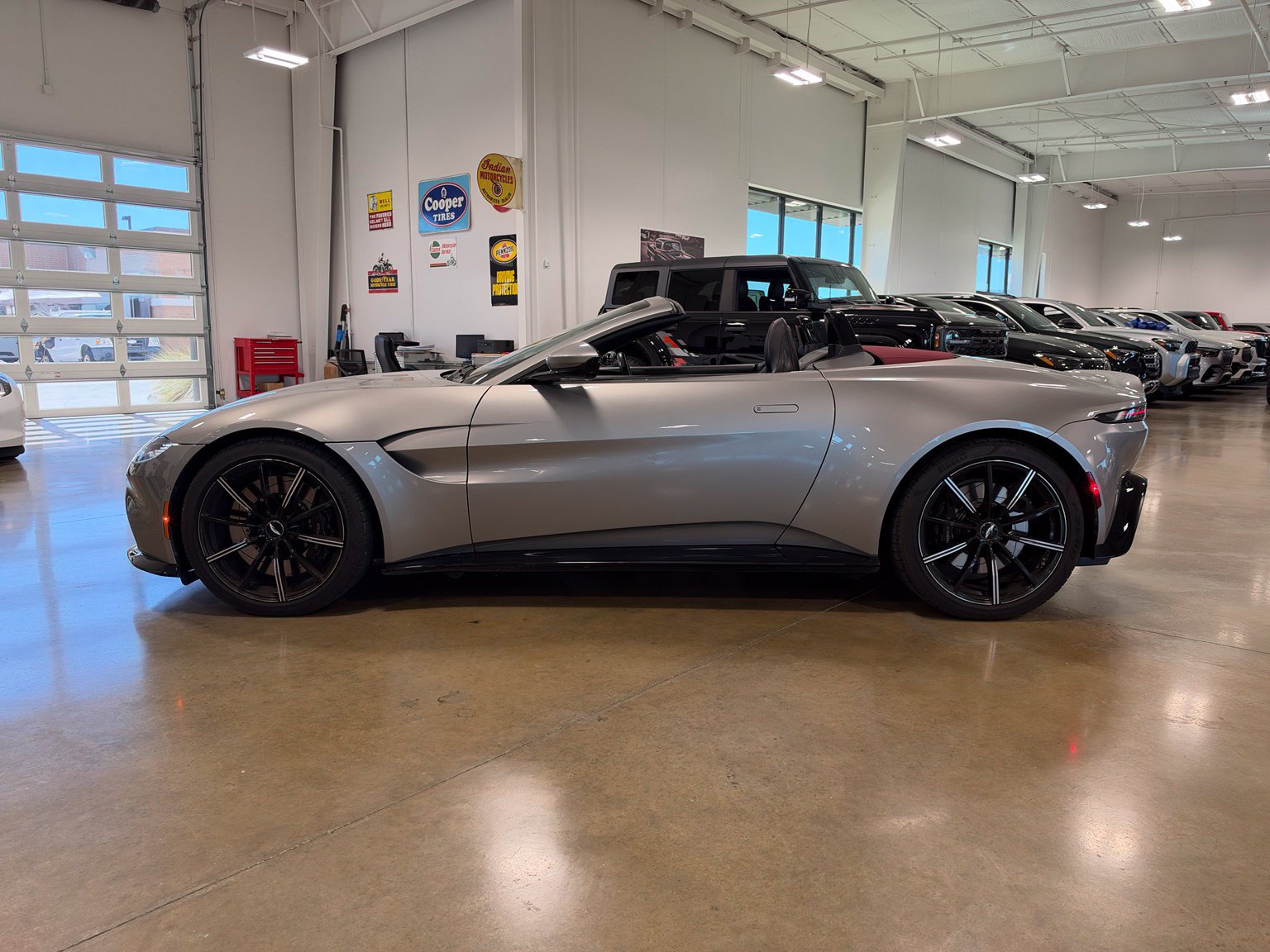 Used 2021 Aston Martin V8 Vantage Roadster RWD image 7