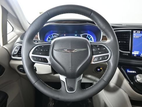 Used 2023 Chrysler Pacifica Limited FWD image 38