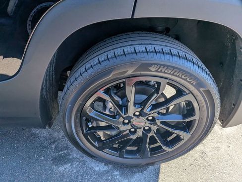 Certified 2024 GMC Terrain SLE w/ Elevation Edition image 5