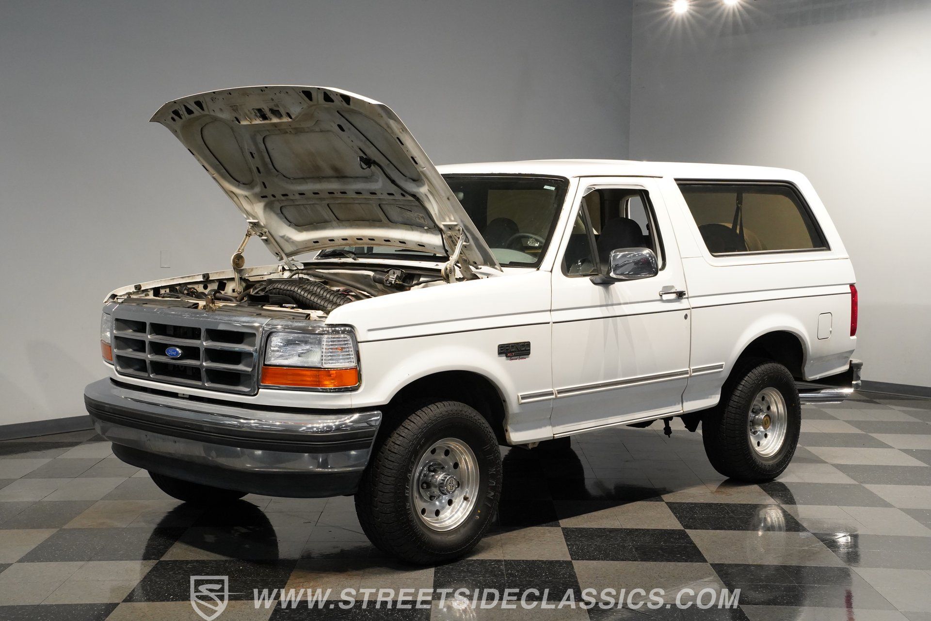 Used 1995 Ford Bronco XLT AWD/4WD image 32
