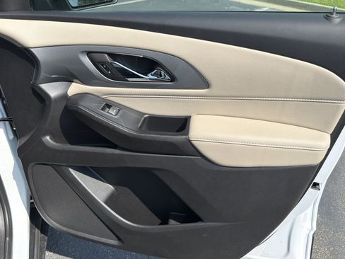 Used 2023 Chevrolet Traverse LS FWD image 14