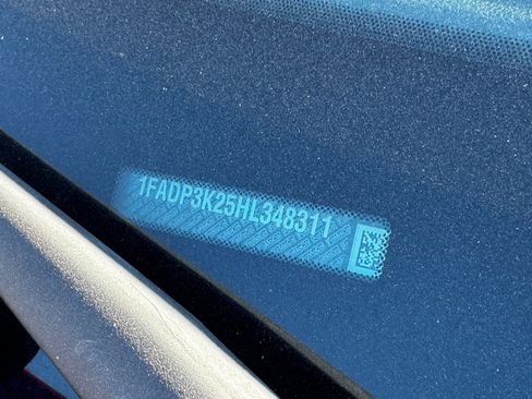 Used 2017 Ford Focus SE image 9