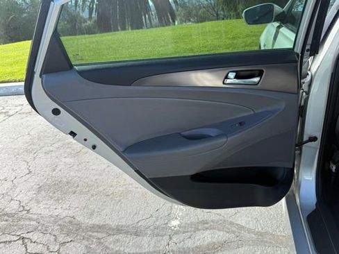 Used 2015 Hyundai Sonata Hybrid image 11