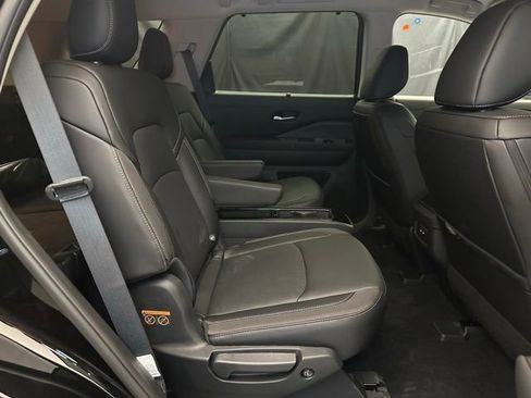 New 2026 Nissan Pathfinder SL w/ SL Premium Package AWD/4WD image 17