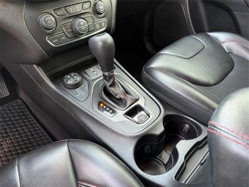 Used 2019 Jeep Cherokee Trailhawk w/ Cold Weather Group image 27