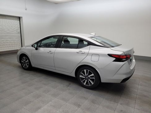 Used 2021 Nissan Versa SV image 3