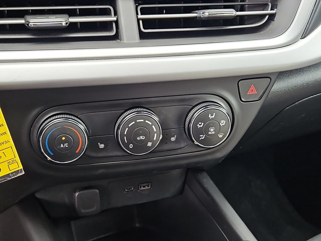 Used 2024 Chevrolet Trax RS FWD image 31