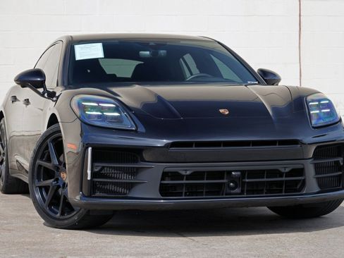 Used 2025 Porsche Panamera image 4