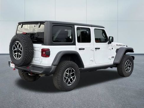 Used 2025 Jeep Wrangler Unlimited Rubicon AWD/4WD image 3