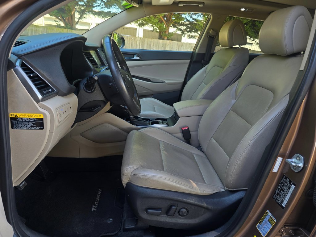 Used 2016 Hyundai Tucson Limited w/ Option Group 03 FWD image 23