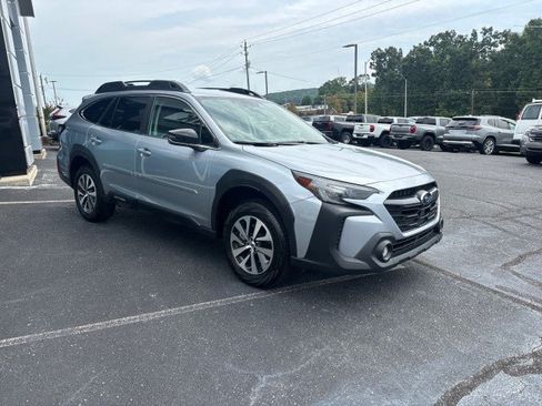 Certified 2025 Subaru Outback Premium AWD/4WD image 4