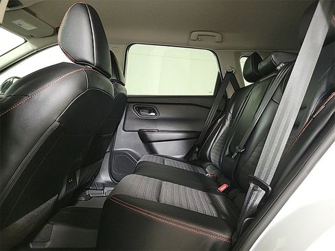 Used 2025 Nissan Rogue SV image 14