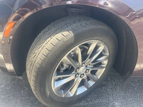 Used 2022 Buick Enclave Avenir w/ Avenir Technology Package FWD image 6