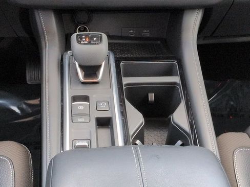 Used 2024 Nissan Pathfinder SL FWD image 20
