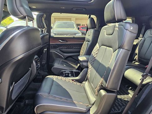 Used 2022 Jeep Grand Cherokee L Summit w/ Advanced Protech Group IV AWD/4WD image 19