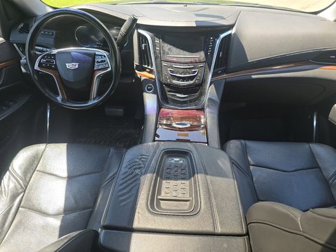 Used 2016 Cadillac Escalade Luxury AWD/4WD image 21