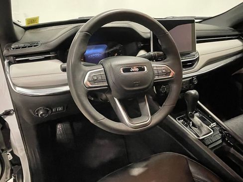 Used 2023 Jeep Compass Limited image 21