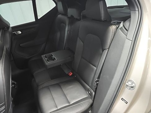 Used 2023 Volvo XC40 B5 Core image 31