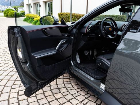 Certified 2025 Ferrari Purosangue AWD/4WD image 35