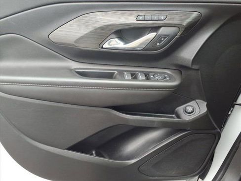 Used 2023 GMC Terrain SLT image 23