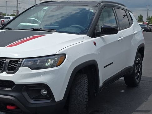 Used 2025 Jeep Compass Trailhawk AWD/4WD image 55