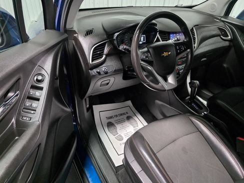 Used 2020 Chevrolet Trax LT w/ LT Convenience Package AWD/4WD image 6