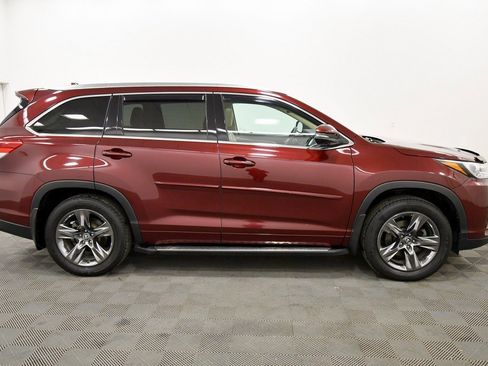 Used 2017 Toyota Highlander Limited Platinum w/ Carpet Mat Package image 9