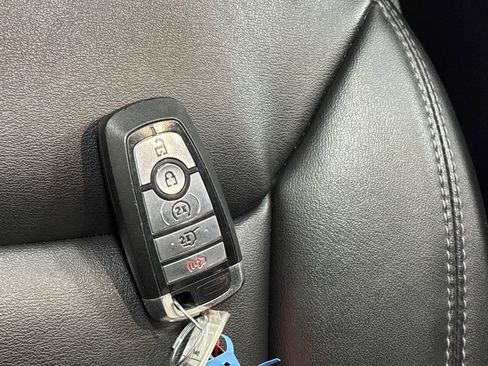 Used 2023 Ford Explorer XLT image 27