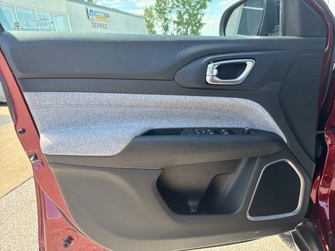 Used 2022 Jeep Compass Latitude image 19