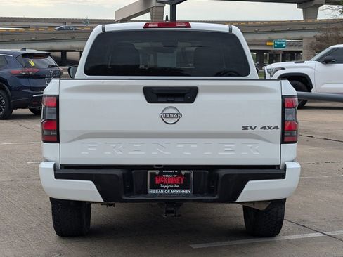 Certified 2023 Nissan Frontier SV image 5