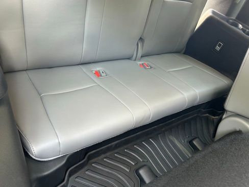 Used 2021 Toyota Highlander Limited image 45