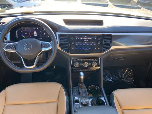 Certified 2023 Volkswagen Atlas Cross Sport SE w/ Panoramic Sunroof Package image 12