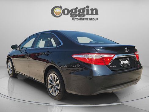 Used 2016 Toyota Camry LE image 3