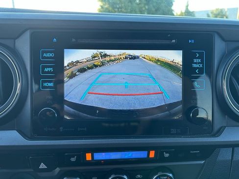 Used 2016 Toyota Tacoma TRD Off-Road w/ Premium & Technology Package AWD/4WD image 22