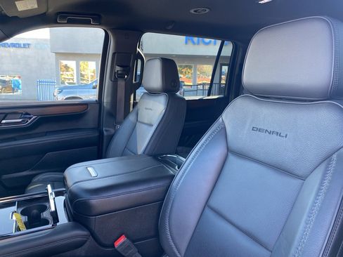 Used 2025 GMC Yukon XL Denali image 27