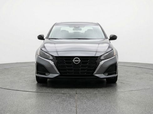 Used 2025 Nissan Altima 2.5 SV image 2