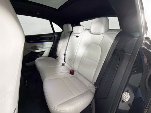 Certified 2025 Porsche Macan Electric RWD image 25
