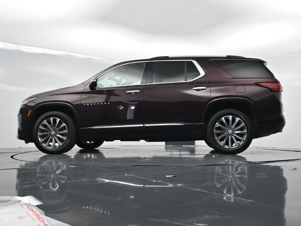 Used 2023 Chevrolet Traverse Premier FWD image 29